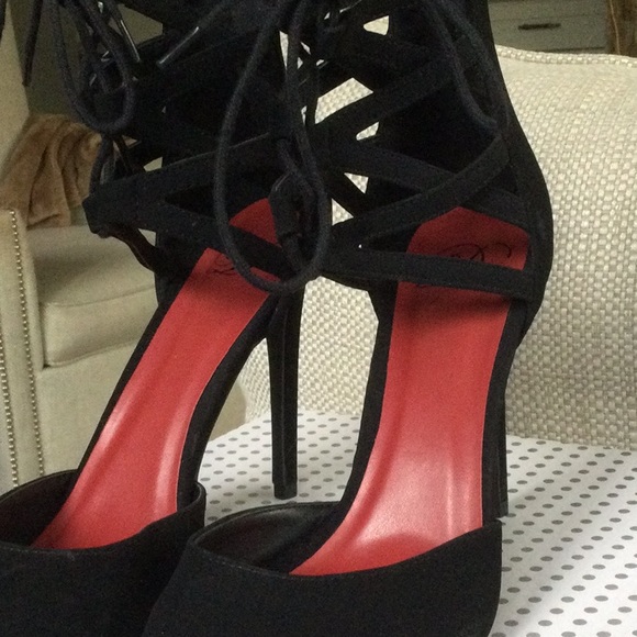 Black heels - Picture 6 of 6